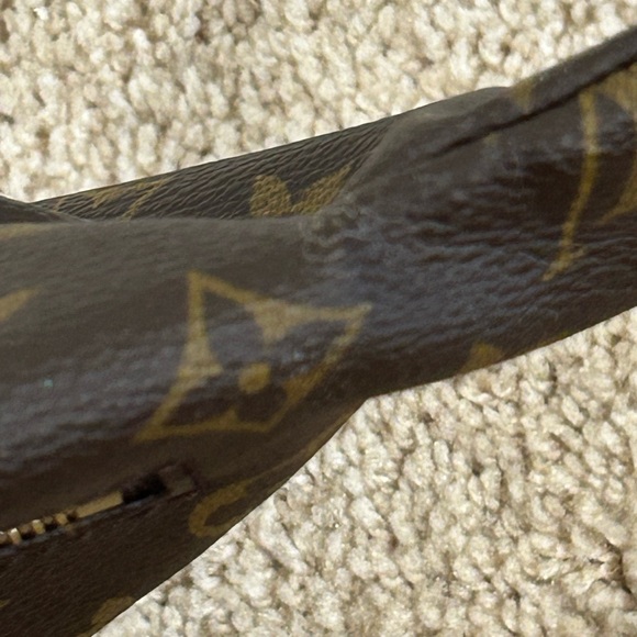 Louis Vuitton bumbag - Picture 14 of 17